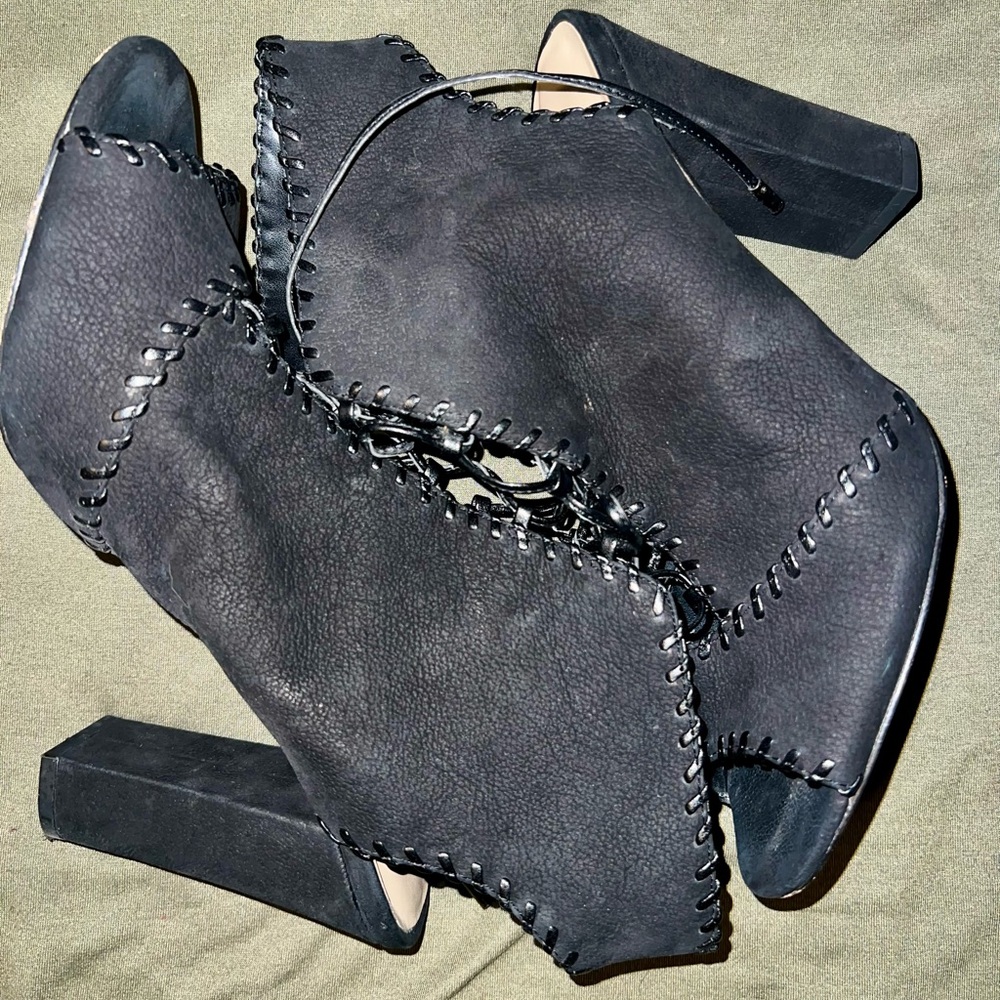 Enzo Angiolini 12M/42 , Leather Upper, man made lining, 4.5 inch heel